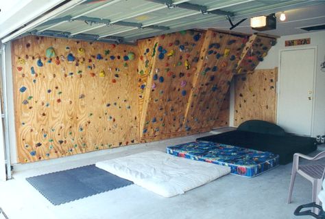 The Hahn's Homebuilt Climbing Wall (in our Garage) Home Bouldering Wall, Indoor Bouldering, Diy Climbing Wall, Rock Diy, Home Climbing Wall, Indoor Climbing Wall, Gear Room, Bouldering Wall, Backyard Garage