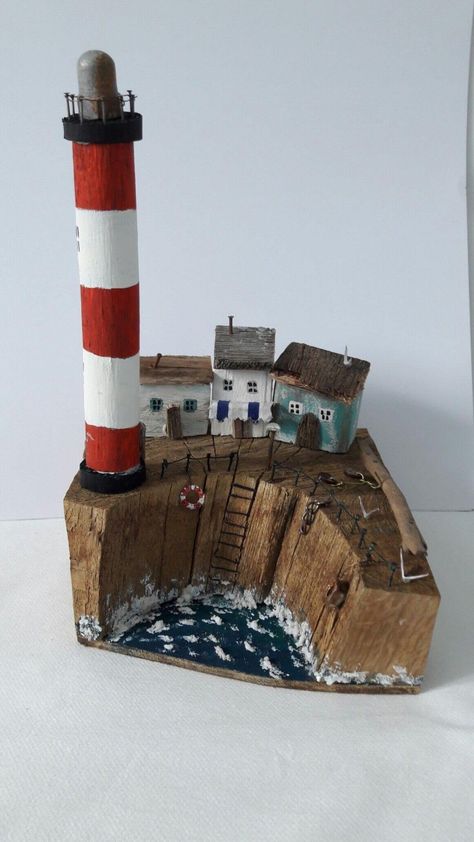 Con troncos y ramas podrás hacer bellas decoraciones para el hogar Lighthouse Crafts, Driftwood Diy, Driftwood Projects, Lighthouse Art, Wood Scraps, Driftwood Sculpture, Scrap Wood Projects, Driftwood Crafts, Wood Creations