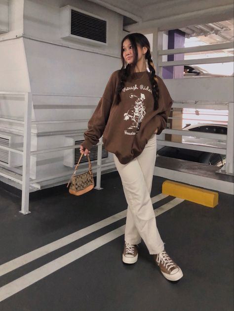 brown fit again 🤣🤣 Brown Aesthetic Outfit, Shein Outfits, Outfits With Converse, Brown Outfit, Trendy Summer Outfits, Profile On Instagram, Sweatshirt Outfit, Cute Casual Outfits, Classy Outfits