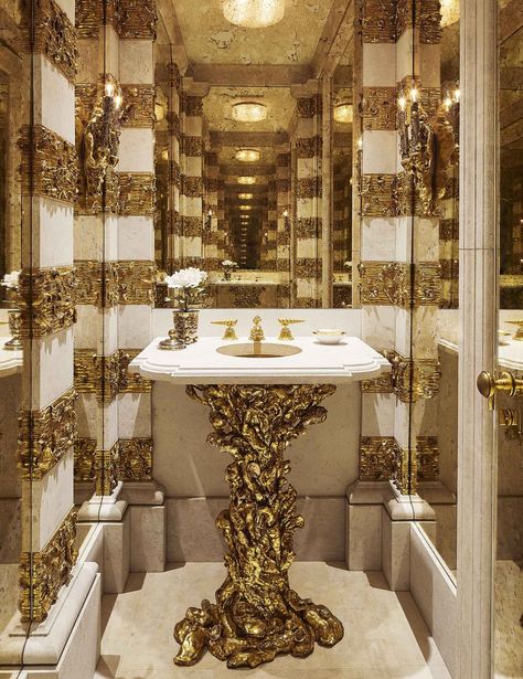 alex papachristidis hamptons powder room Hamptons Powder Room, Gold Powder Room, Half Bath Design, Alex Papachristidis, Half Bathroom Design, Luxury Powder Room, Powder Room Ideas, Zen Vibes, Luxury Powder