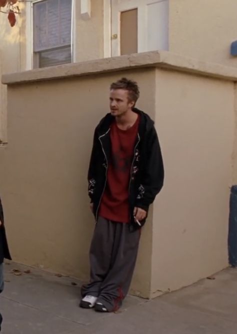 Jessy Pinkman Style, Jesse Pinkman Season 1 Outfits, Jessie Breaking Bad Outfits, Jesse Pinkman Outfit Halloween, Jessie Pinkman Aesthetic, Jesse Pink Man Outfits, Jesse Pinkman Silly, Combo Breaking Bad, Jesse Pinkman Fits