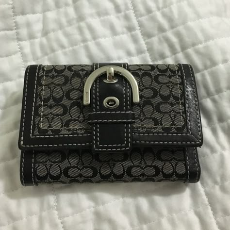 Small Coach Wallet With 6 Compartments For Cards. 2 Compartments For Coins. And A Big Compartment To Hold Other Stuff ($). There Is Also A Compartment On The Back Of The Wallet. No Rips Or Stains. Looks Brand New. Coach Wallet Aesthetic, Wallets For Women Aesthetic, Wallets Aesthetic, Hat Belts, Aesthetic Wallet, Teenage Aesthetic, Wallet Aesthetic, Thrift Wishlist, Purse Aesthetic