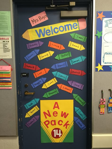 Welcome back to school door Classroom Door Decoration Ideas, Back To School Door, Preschool Door, Door Decoration Ideas, School Door Decorations, Prek Classroom, Welcome To School, Preschool Bulletin, Preschool Classroom Decor