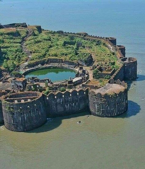 Murud-Janjira fort on an island just off the coastal town city of Murud, in the Raigad district of Maharashtra, India | 2022-10-06 Star Fort, Coastal Village, Coastal Town, Fantasy City, Fantasy Castle, Beautiful Castles, Architecture Old, Medieval Castle, Ancient Architecture