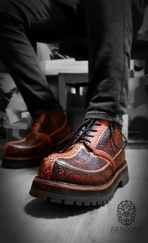 Handmade Leather Bag Pattern, Wingtip Shoes, Casual Leather Shoes, Mens Fashion Wear, Handmade Boot, Mens Leather Boots, Mens Boots Fashion, Fancy Shoes, Mens Fashion Classy