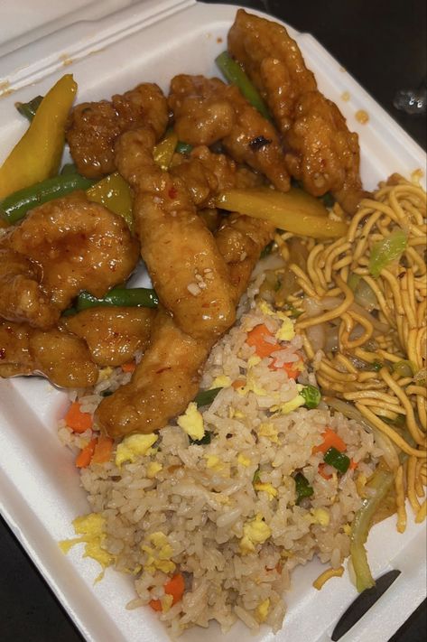 Hood Chinese Food, Chinese Food Aethstetic, Chinese Food Aesthics, Wattpad Ideas, Rice Chicken, China Food, Chinese Takeout, Panda Express, Food Babe