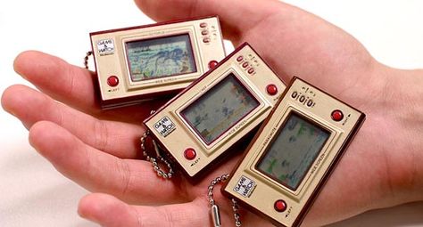 Nintendo Game & Watch Solar Powerd Keychain Toy Parachute, Custom Consoles, Retro Gadgets, Diy Doll Miniatures, New Trainers, Game & Watch, Take My Money, Breakfast For Kids, Diy Homemade