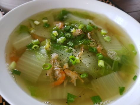 Canh Tôm Kho Cải Napa (Dried Shrimps with Napa Cabbage Soup) Vietnamese Cabbage Soup, Napa Cabbage Soup, Vietnamese Foods, Asian Soups, Vietnamese Dishes, Vietnamese Soup, Sea Garden, Clear Soup, Food Resources