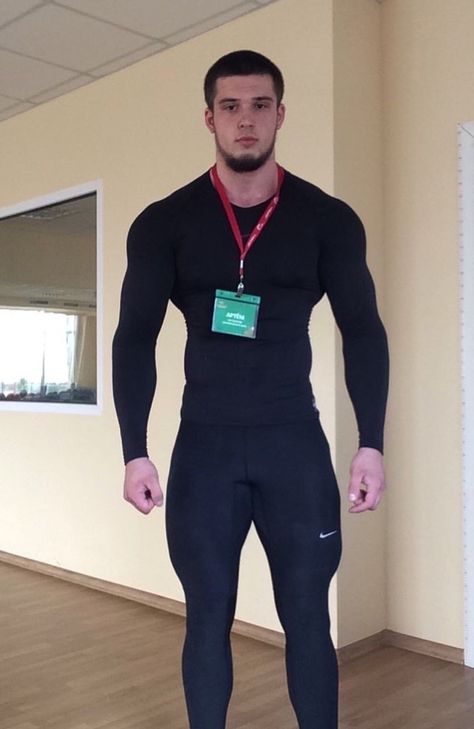 Confident men in spandex / lycra training gear. Since 2011. All pics found on the web. If you want a pic removed let me know. Gym Clothes Men, Confident Men, Dark Haired Men, Gym Outfit Men, Outfit Gym, Strong Muscles, Clothes Men, Training Gear, Men Bodies