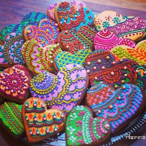 Curly Fries: MEHNDI NIGHTS: Henna Lounge Biscuits Henna Cookies, Henna Cake, Mehndi Ideas, Mehndi Night, Iced Biscuits, Indian Wedding Inspiration, Shaped Cookies, Heart Shaped Cookies, Indian Wedding Cakes