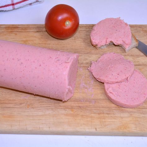 Venison Salami Recipe, Chicken Salami Recipe, Luncheon Meat Recipe, Homemade Salami, Chicken Salami, Salami Recipe, Deli Meat Recipes, Summer Sausage Recipes, Salami Recipes