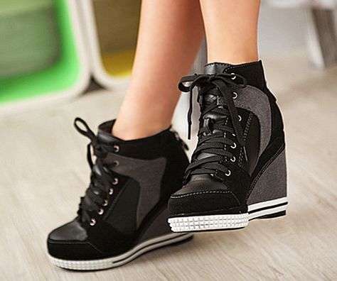 heel wedge tennis shoes, tried a pair on at Kohls and want some now!!! Wedge Tennis Shoes, Converse Outfits, Style Converse, Tumblr Outfits, Wedge Sneakers, Sneakers Outfit, Crazy Shoes, Pretty Shoes, Dream Shoes