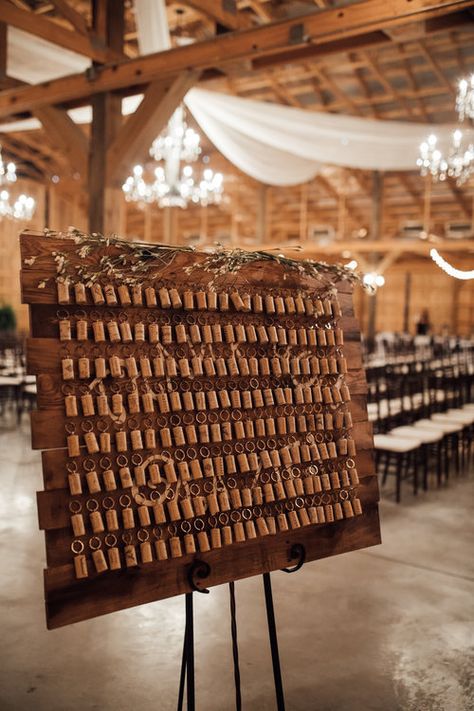 Champagne Cork Wedding Ideas, Wine Cork Wedding Place Cards, Winery Wedding Favors, Wine Cork Wedding Favors, Wine Cork Place Card Holder, Wine Cork Wedding, Wine Theme Wedding, Italian Wedding Favors, Cork Wedding