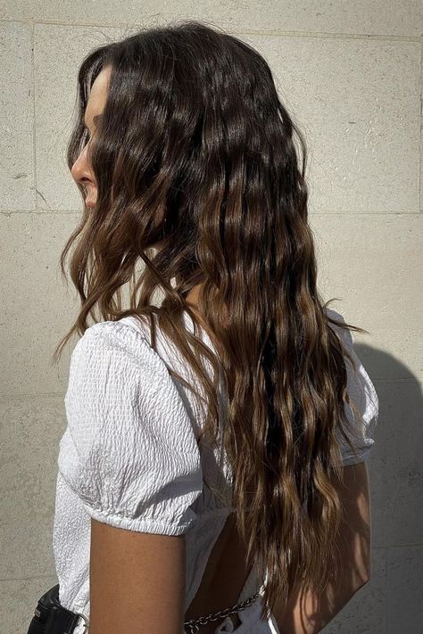 The Mermaid-Waves Hairstyle Trend For Summer 2021 Mermaid Hair Waves, Wavy Beach Hair, Natural Waves Hair, Mermaid Waves, Beach Wave Hair, Crimped Hair, Hot Hair Styles, Mermaid Hair, Beach Hair