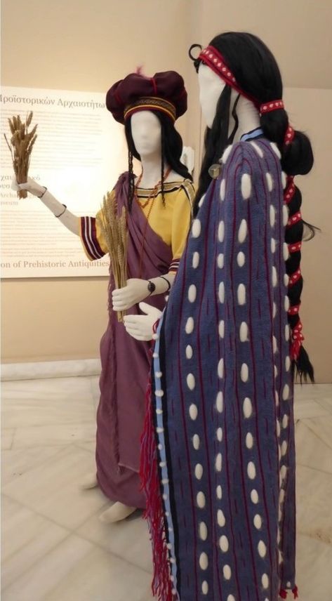 Mycenaean Clothing, Bronze Age Civilization, Celebrity Travel, Medieval Clothing, Amaranth, Bronze Age, Historical Costume, Ancient Greece, Historical Clothing