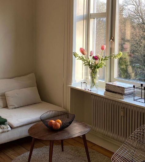 Soderhamn Sofa Ideas, Living Room Decor Beige Sofa, Natural Light Living Room, Light Living Room Decor, Living Room Decor Beige, Room Decor Beige, Windowsill Decor, Inspiration Interior Design, Light Living Room