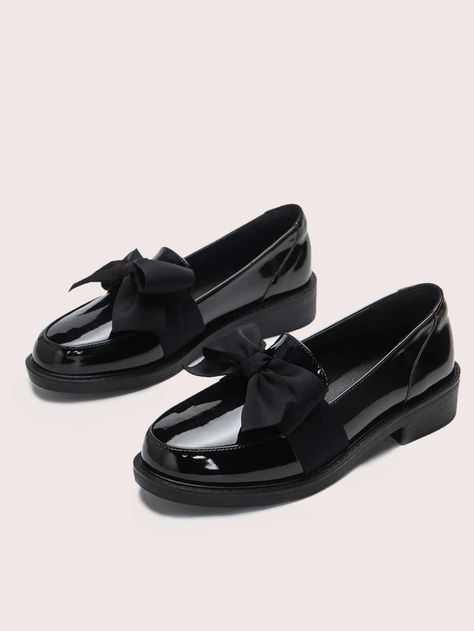 Black Loafers Women's, Black School Shoes, Random Clothes, Work Shoes Women, Fashion Shoes Heels, Flat Loafers, Shoes Outfit Fashion, Beautiful Accessories, Loafer Shoes Women