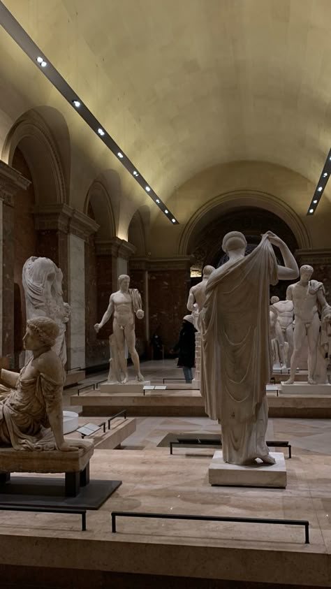 Statues In Museum, Rome Museum Aesthetic, Greek Museum Aesthetic, Roman Art Aesthetic, Louvre Museum Paintings, Louvre Statues, Louvre Paintings, Louvre Museum Aesthetic, Art History Aesthetic