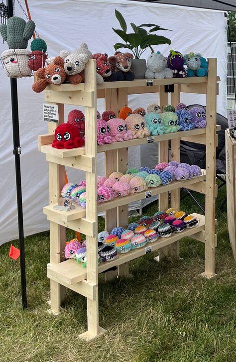 Free Standing Collapsable Market Shelf Plans | FREE - The Crochet Carpenter Collapsible Market Stand, Vendor Shelf Display Ideas, Crochet Market Displays Booth Ideas, Market Set Up Ideas Crochet, Crochet Market Setup Ideas, Crochet Pop Up Shop Ideas, Crochet Craft Fair Ideas Booth Displays, Crochet Booth Display Ideas, Diy Display Stand Craft Fairs