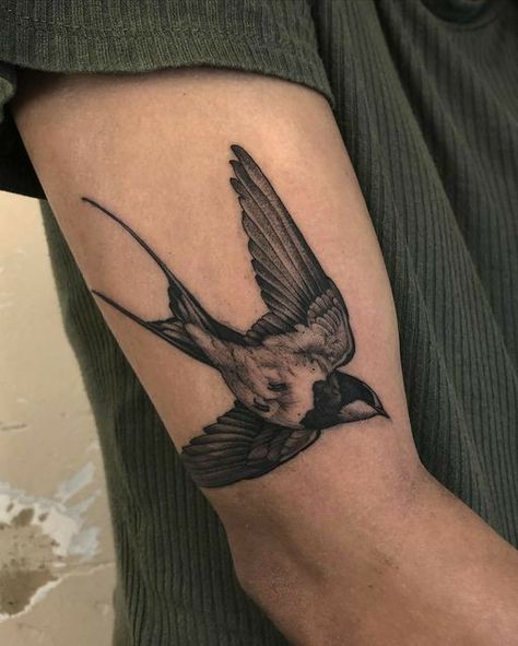 Tato Realis, Swallow Bird Tattoos, Bird Tattoos Arm, Sparrow Tattoo, Swallow Tattoo, Bird Tattoo, Hand Tattoos For Guys, Discreet Tattoos, Black Ink Tattoos