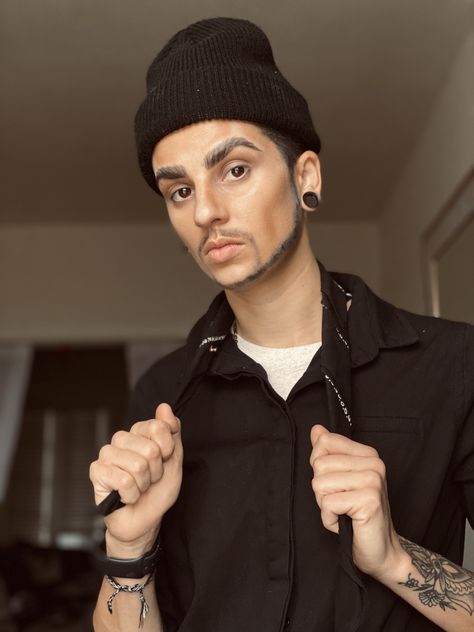 Woman To Man Makeup, Male Contouring, Drag Contour, Stage Makeup For Men, Male Contour Makeup, Drag King Makeup Tutorial, Masculine Contour, Drag King Makeup Ideas, Drag King Outfits