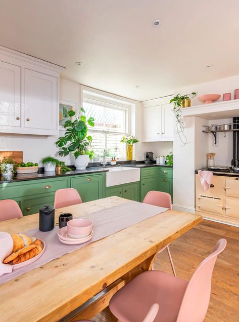 Kitchen Cupboard Paint, Cupboard Paint, Kitchen Cupboards Paint, Colourful Kitchen, Bright Kitchens, Rust Oleum, Kitchen Cupboard, Pink Kitchen, Kitchen Diner