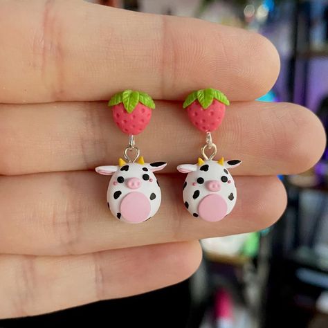 Hello Kitty Earrings Clay, Hello Kitty Polymer Clay Earrings, Kawaii Clay Ideas, Handmade Kawaii Dangle Earrings, Handmade Kawaii Polymer Clay Jewelry, Kawaii Polymer Clay Earrings For Gift, Diy Earrings Easy, Clay Keychain, Diy Air Dry Clay