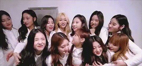 Loona Banner, Loona Gif, Kpop Games, Banner Gifs, Loona Ot12, Profile Ideas, Hello My Love, Olivia Hye, Aesthetic Gif