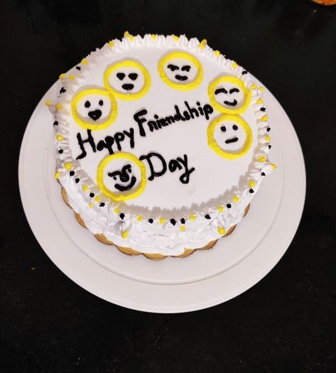 friendship day cake Friendship Day Cake Designs, Friendship Day Cake, Fruity Cake, Cake Hacks, Cricket Balls, Happy Friendship Day, Friendship Day, Cake Decorating Designs, Happy Friends