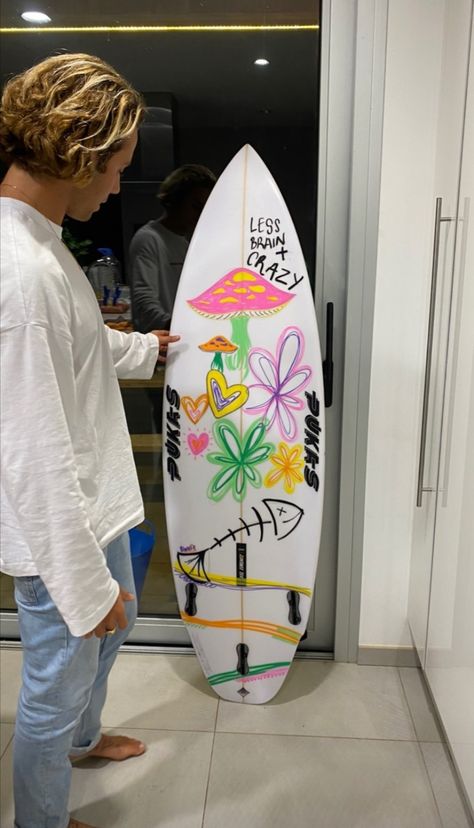 Surfboard Design Art, Surfboard Painting Ideas, Shortboard Design, Painted Surf Board, Surf Boards Designs, Surf Board Painting, Surf Board Art, Pink Surfboard, Surf Skateboard