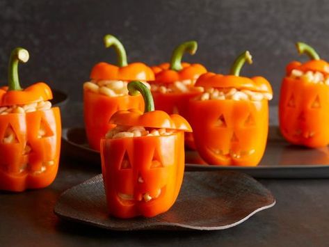 Halloween Dishes Food, Halloween Dishes Party Ideas, Halloween Mac And Cheese, Halloween Buffet Food, Halloween Stuffed Peppers, Easy Halloween Recipes, Snack Halloween, Buffet Halloween, Edible Bowl