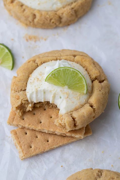 Summer Themed Cookies, Key Lime Pie Cookies, Tropical Cookies, Summer Cookie Recipes, Key Lime Cookies, Crumble Cookie Recipe, Summer Cookie, Berry Cookies, Graham Cookies