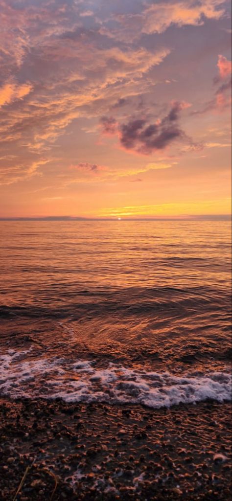 💛🧡 #aesthetic #æ #sea #wallpaper #lockscreen #ocean #summer #summerstyle #sunset #nature #sun Summer Aesthetic Homescreen, Summer Lockscreen Iphone, Lockscreen Summer, Summer Screensavers, Summer Themed Wallpaper, Astetic Pics, Summer Lockscreen, Summer Ios, Summer Wallpaper Phone