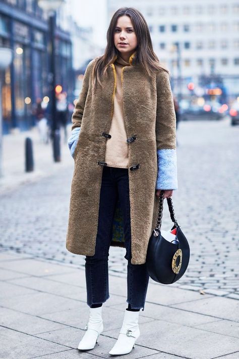 White ankle boots make a striking statement with any cold-weather ensemble. 30 Degree Weather Outfit, Don't Know What To Wear, White Ankle Boots, Quoi Porter, Outfit Formulas, Pierre Hardy, Only Shoes, Cold Weather Outfits, White Boots