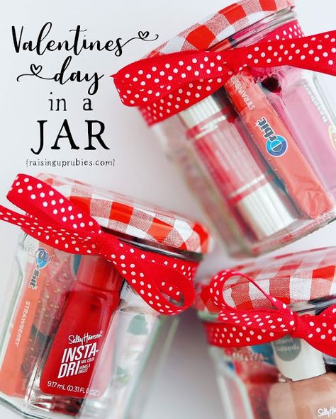 Raising Up Rubies- Blog: valentines day in a jar gift idea ♥ Ideas For Valentines Day Gifts, Valentines Day Necklace, Diy Valentines Day Gifts For Him, Valentines Day History, Valentine History, Friend Valentine Gifts, Valentines Day Gifts For Friends, Valentine Favors, Galentines Gifts