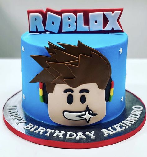 Roblocks Cake Ideas, Tort Roblox, Roblox Birthday Cake Ideas, Roblox Theme Birthday Party Ideas, Roblox Themed Cake, 8th Birthday Cakes For Boys, Roblox Pasta, Roblox Cake Ideas, Roblox Cake Design