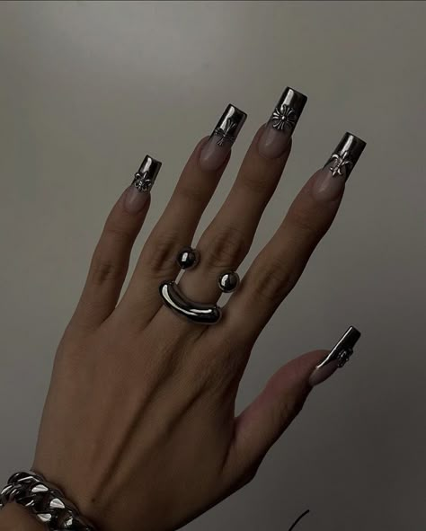 Chrome Heart Nails, Chrome Nails Silver, Acrylic Nails Chrome, Silver Acrylic Nails, Metallic Nails Design, Chrome French, Heart Nail Designs, Mens Nails, Tapered Square Nails