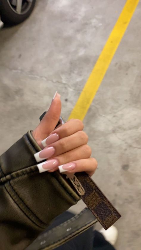 Fake Instagram Post Aesthetic, French Nails Medium, Nails Snap, French Square Nails, Nails Medium Length Coffin, French Tip Nails Pink, White French Tip Nails, Square Nail Tips, French Tip Fake Nails