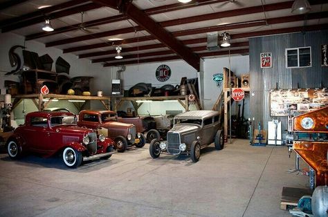 Hot Rod Shop Corrugated Wall, Man Garage, Cool Garages, Traditional Hot Rod, Motorcycle Garage, Garage Interior, Garage Art, Garage Shop, Man Cave Garage