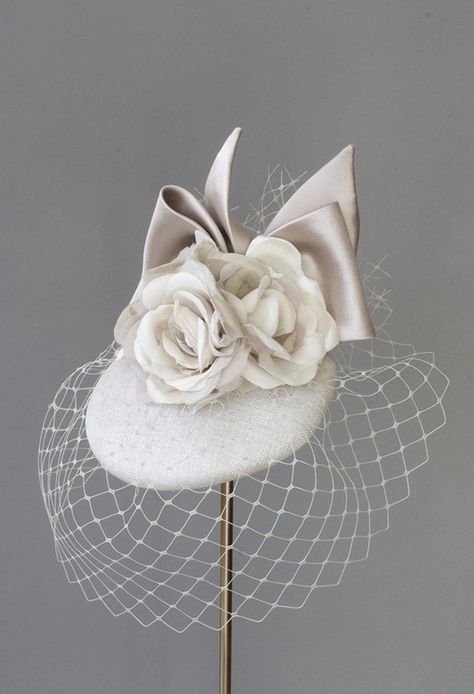 Bow And Veil, Ascot Fashion, Wedding Guest Fascinators, Diy Fascinator, Bridal Hair Ornaments, Wedding Hats For Guests, Fascinator Hats Diy, Fascinator Hats Wedding, Barbie Ideas