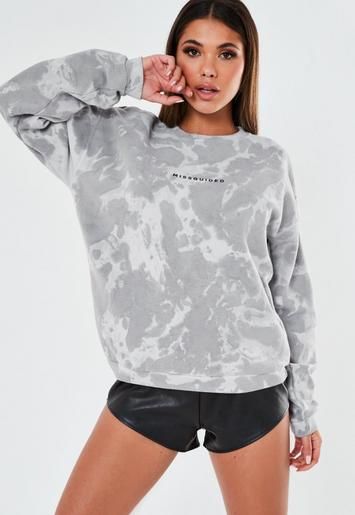 Tie Dye Crewneck Sweatshirts, How To Tie Dye, Dye Sweatshirt, Tie Dye Outfits, Dye Hoodie, Grey Tie Dye, Grey Tie, Tie Dye Sweatshirt, Cropped Denim Jacket