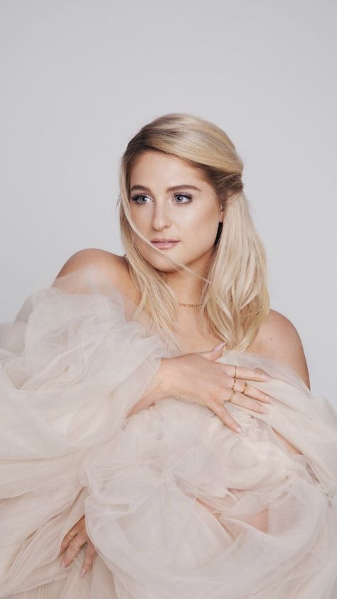 Title Meghan Trainor, Meghan Trainor Me Too, Megan Trainor, Hollywood Video, Plus Size Fashion Tips, Female Hero, Meghan Trainor, Actors Images, Portrait Sketches