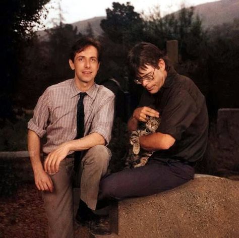 Clive Barker and Stephen King on the set of Sleepwalkers. Horror Literature, Clive Barker, Stephen King Movies, Stephen King Books, King Book, Retro Horror, Charming Man, Horror Icons, Creature Feature