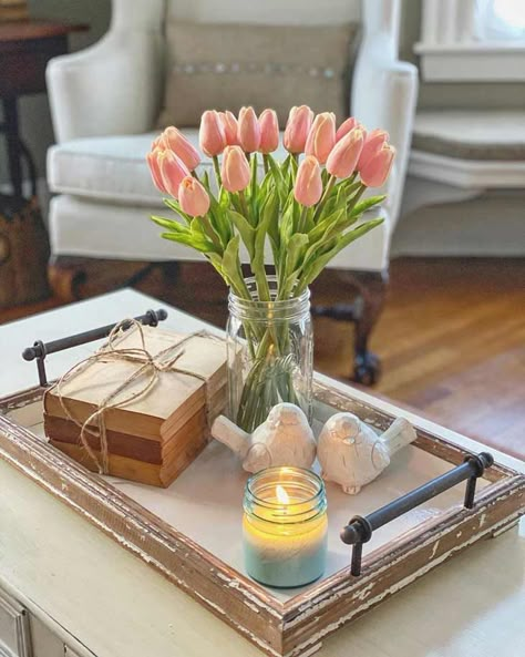 Simple & Charming farmhouse coffee table decor ideas - Farmhousehub Farmhouse Coffee Table Decor Ideas, Modern Coffee Table Decor, Farmhouse Coffee Table Decor, Table Tray Decor, Modern Farmhouse Coffee Table, Coffee Table Decor Ideas, Coffee Table Decor Living Room, Coffee Table Decor Tray, Farmhouse Coffee Table