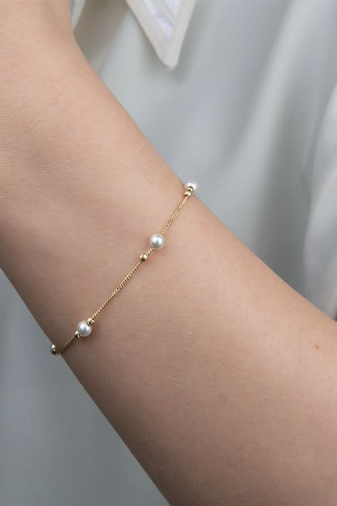 14k Gold Pearl Jubilee Bracelet As Gift, Handmade Yellow Gold Pearl Bracelet As Gift, Bracelet Pearls, Crazy Diamond, Gold Bracelet Simple, Gold Pearl Bracelet, Modern Gold Jewelry, Pretty Jewelry Necklaces, Pearl Jewelry Design