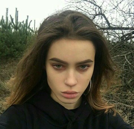 ᴄʜᴇsᴛᴇʀғɪᴇʟᴅ Beautiful Insecurities Eye Bags, Dark Eye Bags Aesthetic, Sleepy Eyes Girl, Sleepy Eyes Aesthetic, Eye Bags Aesthetic, Tired Makeup Look, Sleepy Eyes Makeup, Soft Cottagecore Aesthetic, Alissa Salls