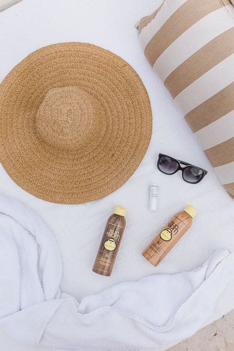 Beach Skincare Aesthetic, Beach Skin Care, Beach Beauty Products, Beach Product Photography, Spa Ceylon, Beach Skincare, Amazon Skincare, Summer Hair Care, Beach Bag Essentials