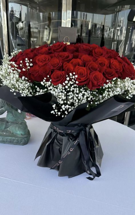 Wedding Ideas For Spring, Red Rose Bouquet Wedding, Luxury Flower Arrangement, Ribbon Flowers Bouquet, Luxury Bouquet, Luxury Florists, Diy Bouquet Wrap, Capas Samsung, Luxury Flower Bouquets