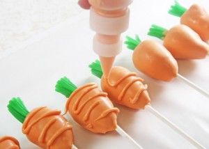 How to make Carrot Cake Pops 19 Carrot Cake Pops, Baby Shower Kuchen, Eggstra Special, Fun Easter Treats, Easter Cake Pops, Savory Cakes, Easter Sweets, Holidays Ideas, Easter Stuff