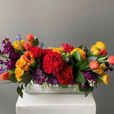 Colorful Flower Centerpieces For Party, Primary Color Flower Arrangements, Bright Flower Centerpieces, Bright Flower Arrangements, Flower Table Centerpieces, God's Rainbow, Bright Centerpieces, Pastor Anniversary, Rainbow Beauty